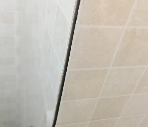 墨竹工卡瓷砖空鼓维修公司分享阳台瓷砖脱落的修复过程可以分为以下几个步骤
